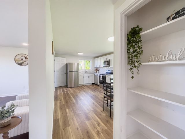 41 Loretta St, Springfield, MA 01118
