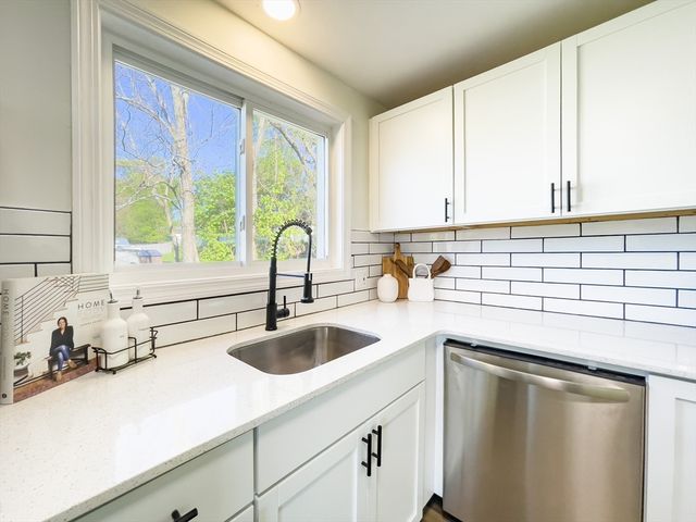 41 Loretta St, Springfield, MA 01118