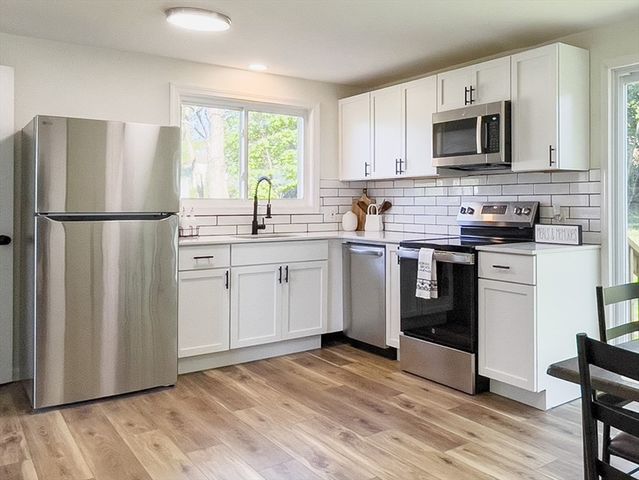 41 Loretta St, Springfield, MA 01118