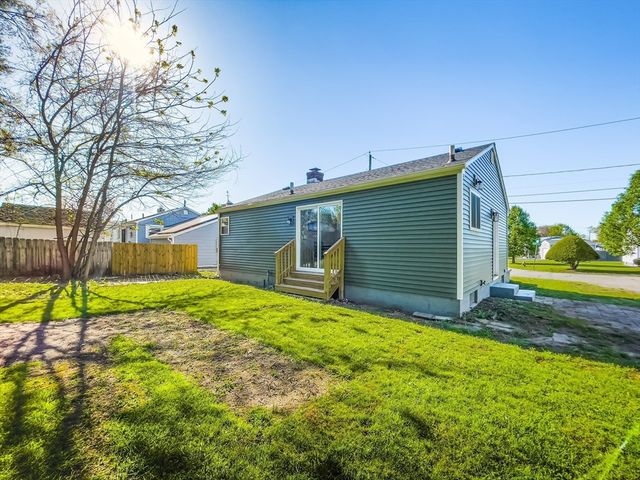 41 Loretta St, Springfield, MA 01118