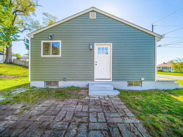 41 Loretta St, Springfield, MA 01118