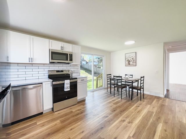 41 Loretta St, Springfield, MA 01118