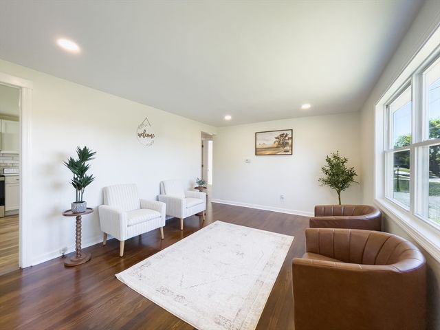 41 Loretta St, Springfield, MA 01118