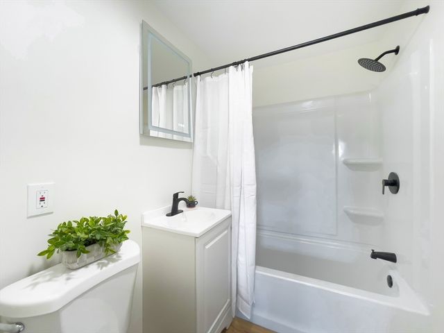 41 Loretta St, Springfield, MA 01118
