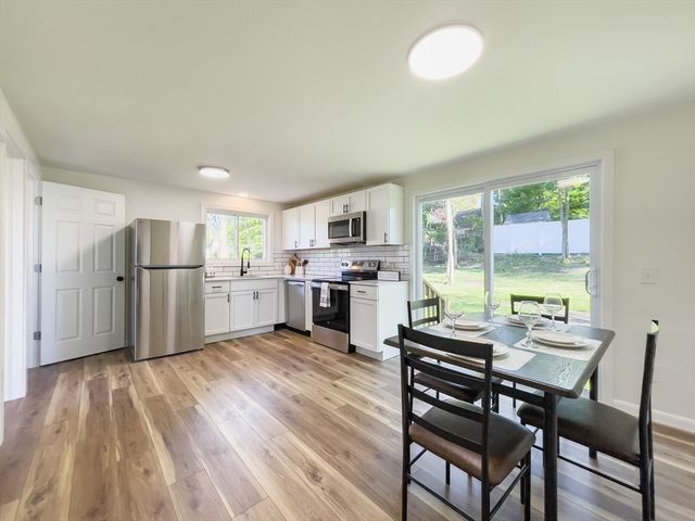 41 Loretta St, Springfield, MA 01118