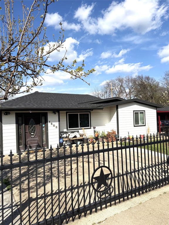 1508 California Parkway N, Fort Worth, TX 76115