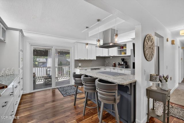 1041 E Elm Tree Road, Rossford, OH 43460