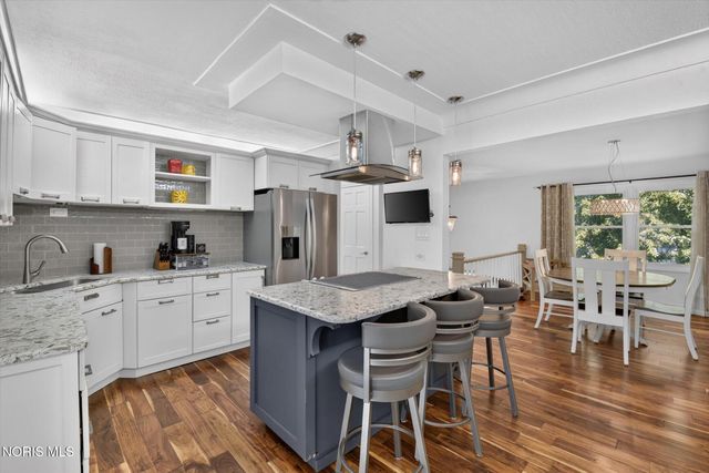 1041 E Elm Tree Road, Rossford, OH 43460