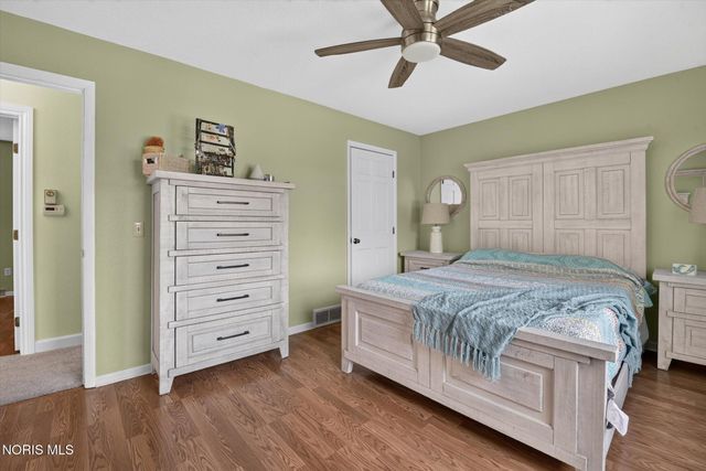 1041 E Elm Tree Road, Rossford, OH 43460