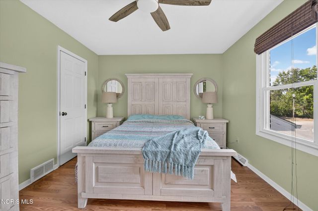 1041 E Elm Tree Road, Rossford, OH 43460