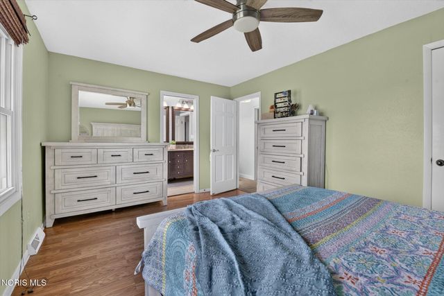1041 E Elm Tree Road, Rossford, OH 43460