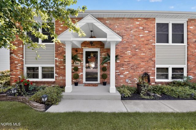 1041 E Elm Tree Road, Rossford, OH 43460