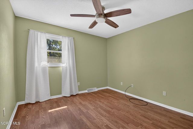 1041 E Elm Tree Road, Rossford, OH 43460