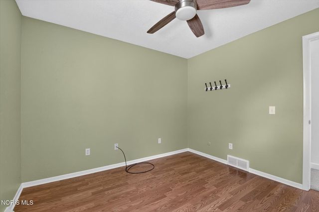 1041 E Elm Tree Road, Rossford, OH 43460