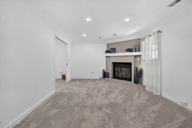 1041 E Elm Tree Road, Rossford, OH 43460