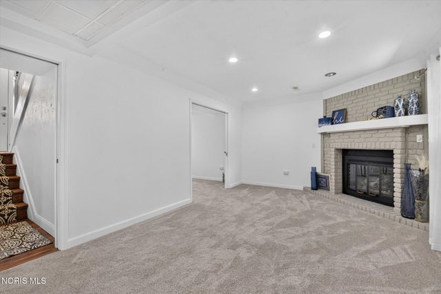 1041 E Elm Tree Road, Rossford, OH 43460