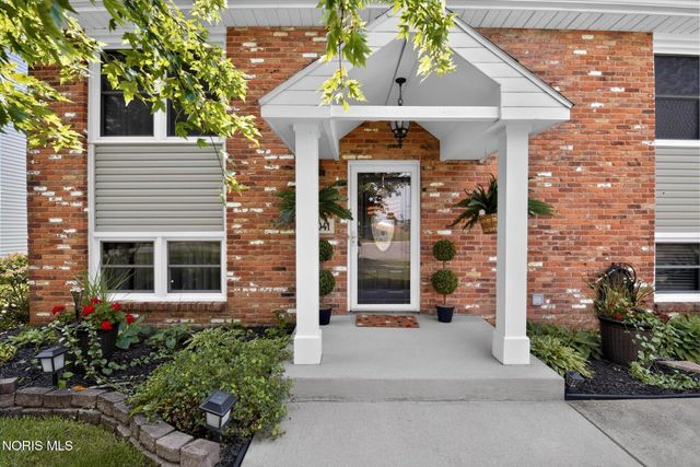 1041 E Elm Tree Road, Rossford, OH 43460