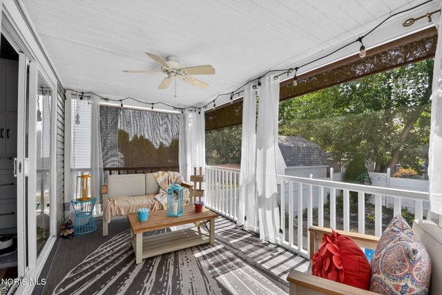 1041 E Elm Tree Road, Rossford, OH 43460