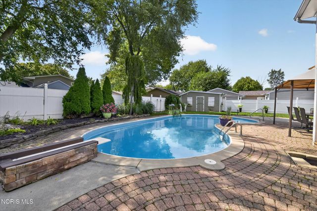 1041 E Elm Tree Road, Rossford, OH 43460