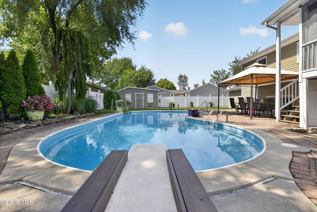 1041 E Elm Tree Road, Rossford, OH 43460