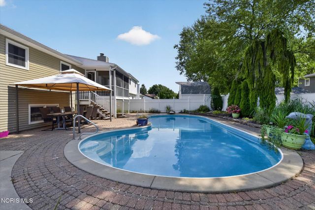 1041 E Elm Tree Road, Rossford, OH 43460