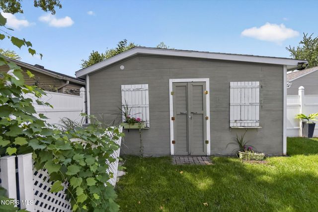 1041 E Elm Tree Road, Rossford, OH 43460