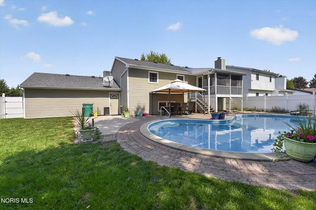 1041 E Elm Tree Road, Rossford, OH 43460