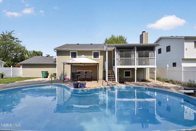 1041 E Elm Tree Road, Rossford, OH 43460