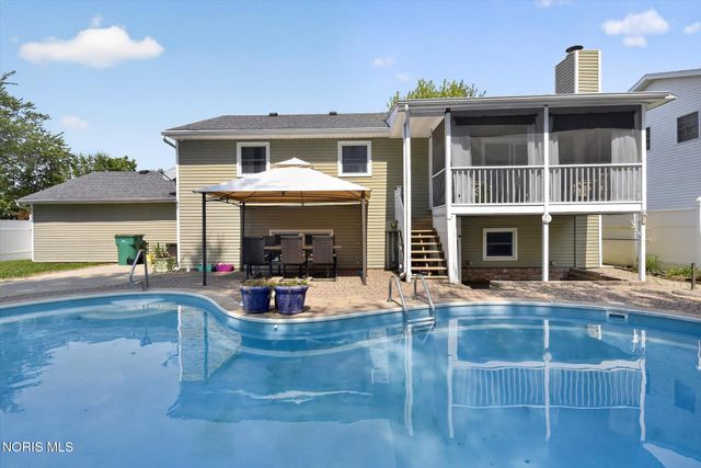 1041 E Elm Tree Road, Rossford, OH 43460