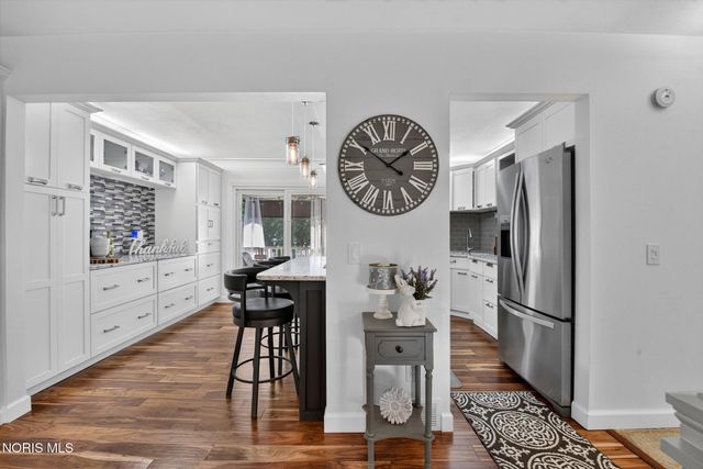 1041 E Elm Tree Road, Rossford, OH 43460