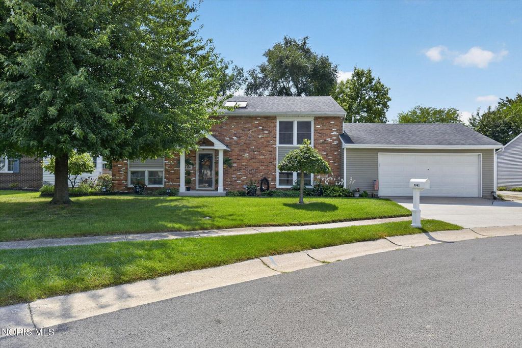 1041 E Elm Tree Road, Rossford, OH 43460