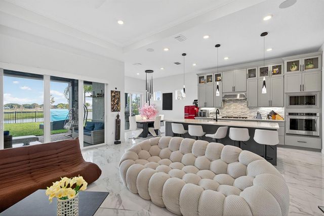 10405 Northbrook Circle, Palm Beach Gardens, FL 33412