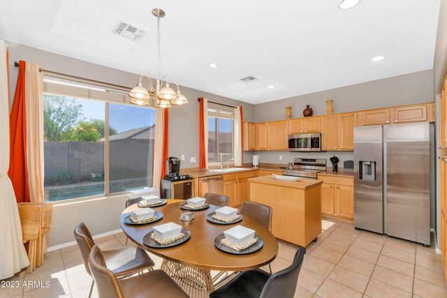 303 N KIMBERLEE Way, Chandler, AZ 85225