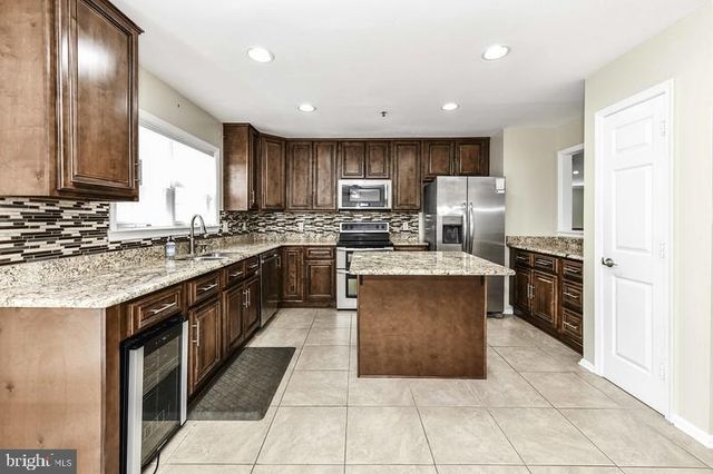 2 PARKER FARM CT, Silver Spring, MD 20906