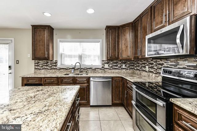 2 PARKER FARM CT, Silver Spring, MD 20906