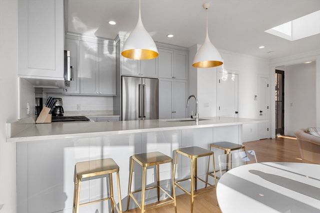 350 Bradford St 11, Provincetown, MA 02657