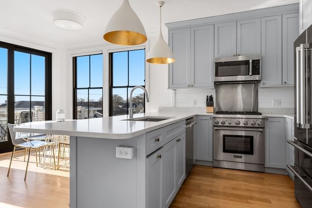 350 Bradford St 11, Provincetown, MA 02657