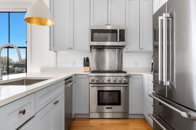 350 Bradford St 11, Provincetown, MA 02657