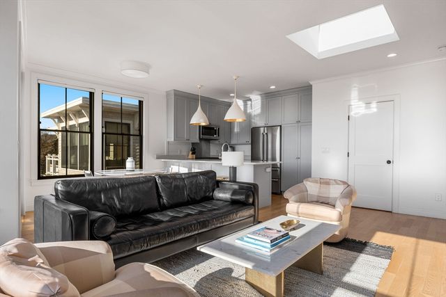 350 Bradford St 11, Provincetown, MA 02657