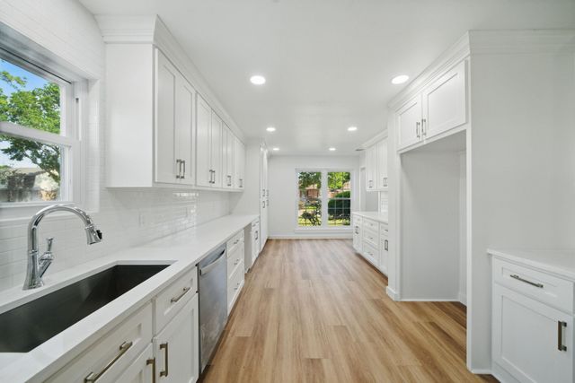 9711 Derrik Drive, Houston, TX 77080