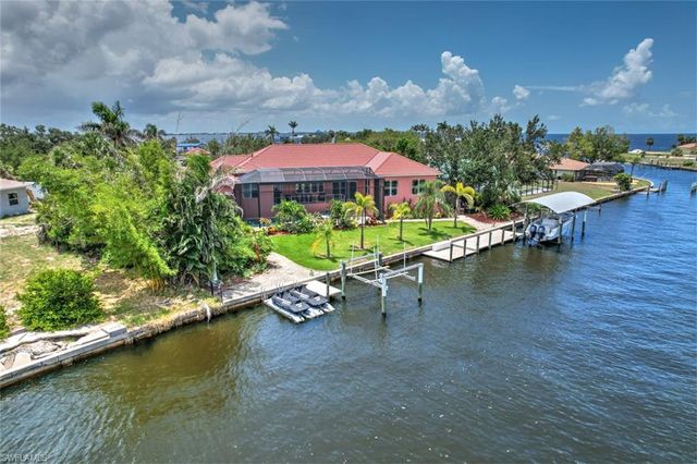 4409 Crews CT, Port Charlotte, FL 33952