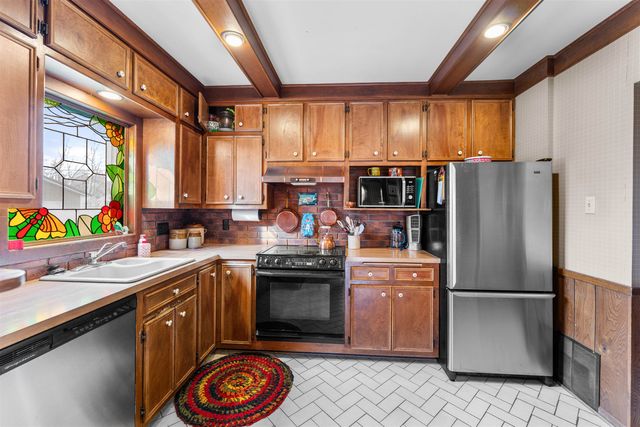 311 Sunset Dr, Salina, KS 67401