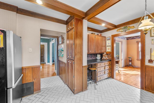 311 Sunset Dr, Salina, KS 67401