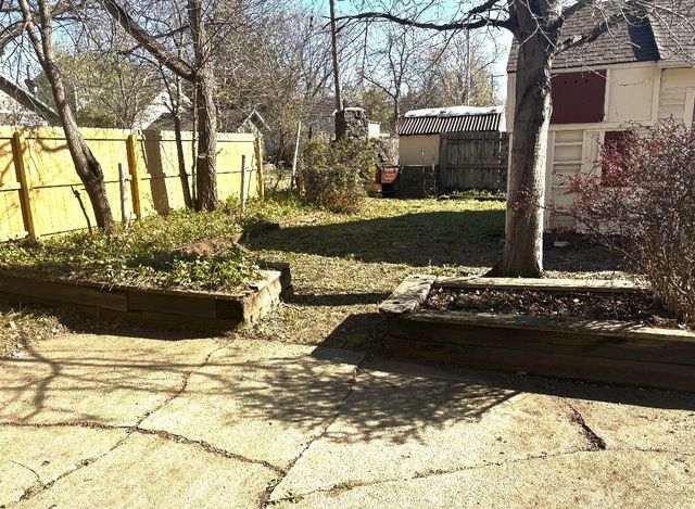 311 Sunset Dr, Salina, KS 67401