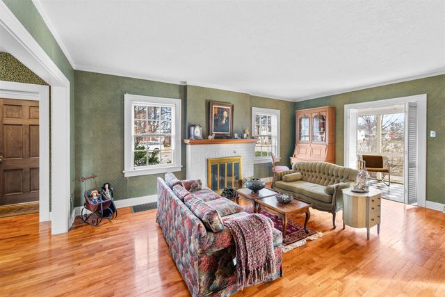 311 Sunset Dr, Salina, KS 67401