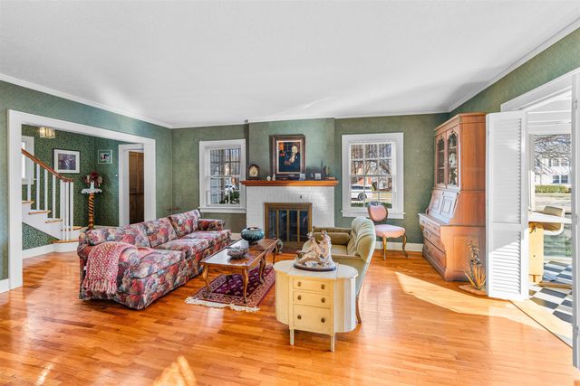 311 Sunset Dr, Salina, KS 67401