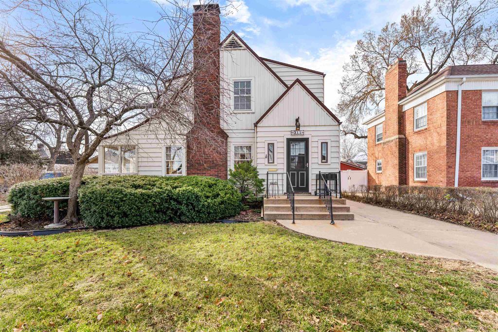 311 Sunset Dr, Salina, KS 67401