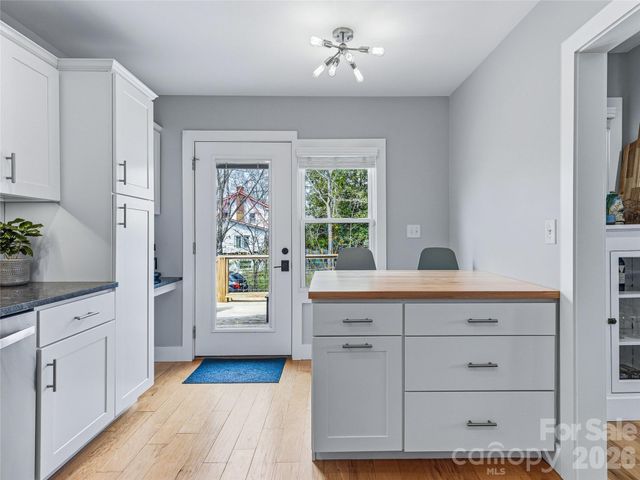 159 Virginia Avenue, Asheville, NC 28806