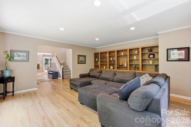 202 Riva Ridge Drive, Fairview, NC 28730