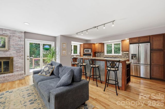 202 Riva Ridge Drive, Fairview, NC 28730